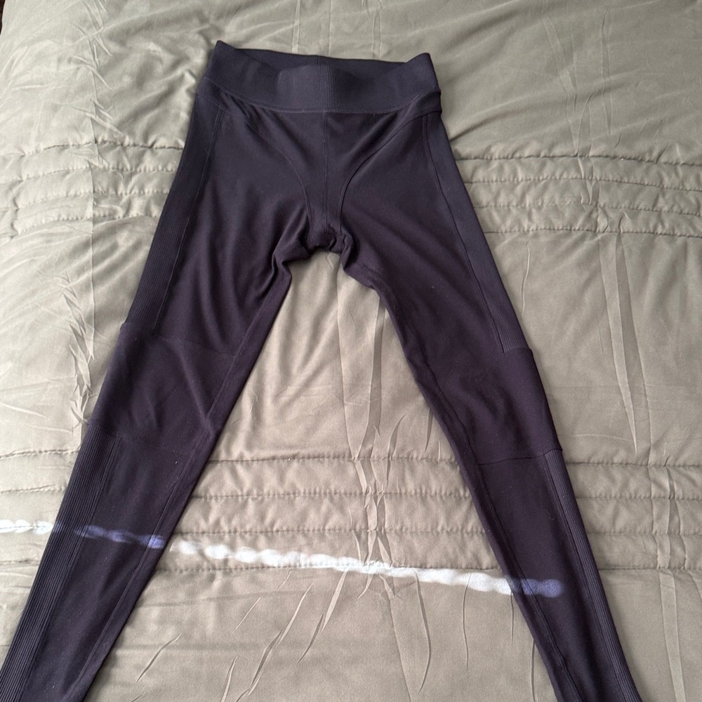 Alo black, high wasted leggings